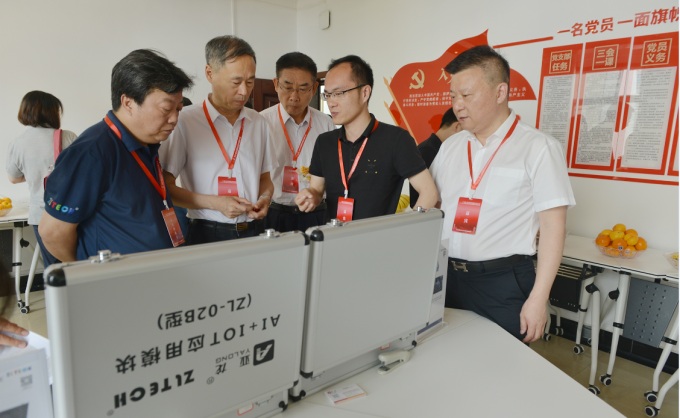 “智能制造職業(yè)教育人才培養(yǎng)論壇暨電子信息專業(yè)建設研討會”圓滿召開！智龍科技作主旨報告：《智能化時代中職電子信息類專業(yè)建設探討》